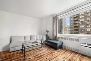 345 W 58th St, New York City, NY 10019 - Photo 3