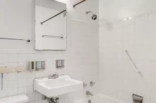 300 E 33rd St, New York City, NY 10016 - Photo 15