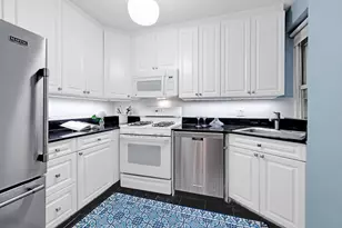 424 E 52nd St, New York City, NY 10022 - Photo 3