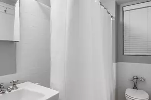 321 E 43rd St, New York, NY 10017 - Photo 9