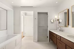 275 W 10th St, New York City, NY 10014 - Photo 7