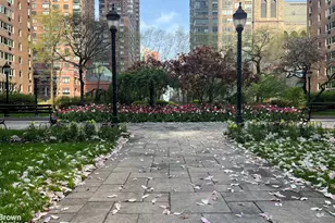 345 W 58th St, New York City, NY 10019 - Photo 15