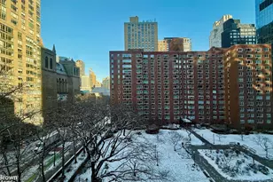 345 W 58th St, New York City, NY 10019 - Photo 11