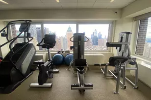 322 W 57th St, New York City, NY 10019 - Photo 15