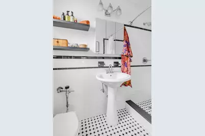 620 E 18th Street #1C, Brooklyn, NY 11226 - Photo 9