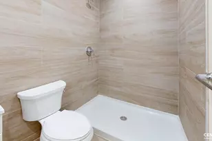 10 Harris Ln, New York City, NY 10309 - Photo 17