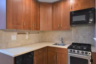 207 E 21st St, New York City, NY 10010 - Photo 3