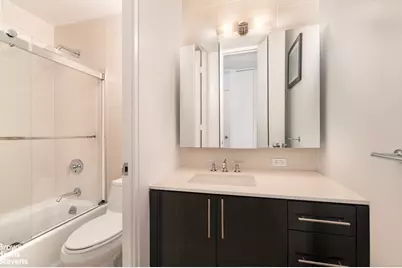 300 E 40th Street #16K, New York City, NY 10016 - Photo 7