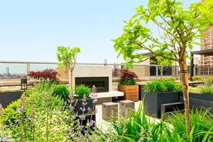 300 E 40th St, New York City, NY 10016 - Photo 11