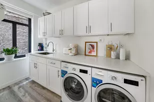 25 W 54th St, New York City, NY 10019 - Photo 11