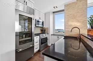 635 W 42nd St, New York City, NY 10036 - Photo 5