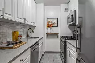 310 E 46th St, New York City, NY 10017 - Photo 5