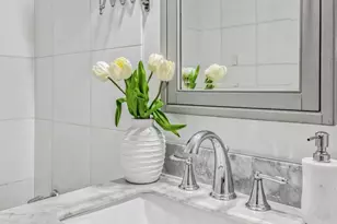 310 E 46th St, New York City, NY 10017 - Photo 9