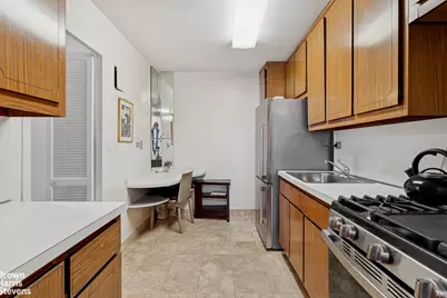 155 W 68th Street #618, New York, NY 10023 - Photo 5