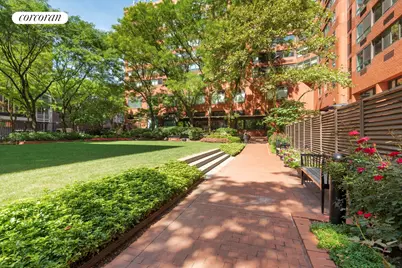 200 E 94th Street #703, New York, NY 10128 - Photo 11