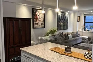 305 E 40th St, New York, NY 10017 - Photo 11