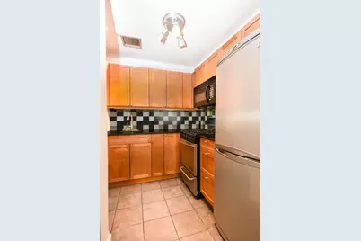 9 Barrow Street #4B, New York City, NY 10014 - Photo 3