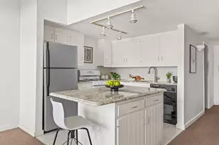 536 W 43rd St, New York, NY 10036 - Photo 3