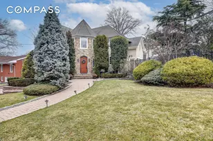 215 Lawrence Ave, New York, NY 10310 - Photo 1