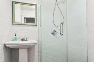 136 E 56th St, New York City, NY 10022 - Photo 9