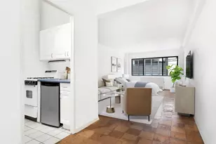 310 W 56th St, New York City, NY 10019 - Photo 5