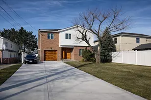 735 Woodrow Rd, New York City, NY 10312 - Photo 1