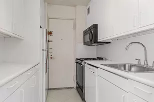 400 E 56th St, New York City, NY 10022 - Photo 7