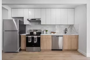 26-15 4th St, New York City, NY 11102 - Photo 3