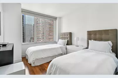 250 E 53rd Street #2801, New York, NY 10022 - Photo 7