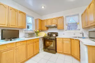 63-10 Saunders St, New York City, NY 11374 - Photo 21