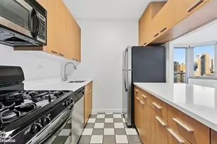 500 W 43rd St, New York City, NY 10036 - Photo 3