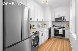 28 W 69th St, New York City, NY 10023 - Photo 3