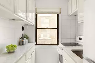 307 W 20th St, New York, NY 10011 - Photo 7