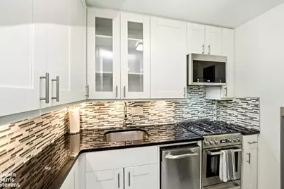 305 E 40th Street #3E, New York City, NY 10017 - Photo 7