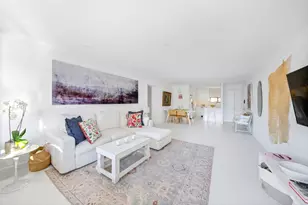 211 W 71st St, New York City, NY 10023 - Photo 3