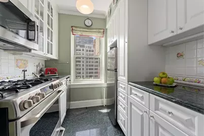 400 E 52nd Street #8G, New York City, NY 10022 - Photo 5