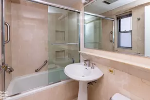 400 E 56th St, New York City, NY 10022 - Photo 11