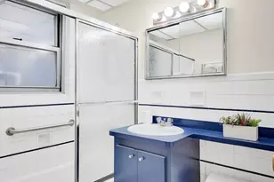 360 E 72nd St, New York City, NY 10021 - Photo 7