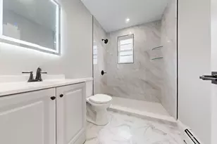 136-11 Brookville Blvd, New York City, NY 11422 - Photo 9