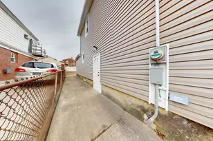 136-11 Brookville Blvd, New York City, NY 11422 - Photo 29