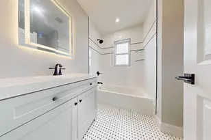 136-11 Brookville Blvd, New York City, NY 11422 - Photo 21