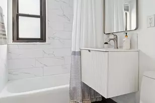 220 E 57th St, New York City, NY 10022 - Photo 5