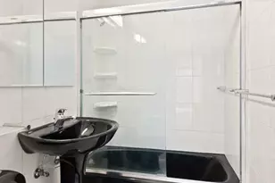 360 E 72nd St, New York City, NY 10021 - Photo 13