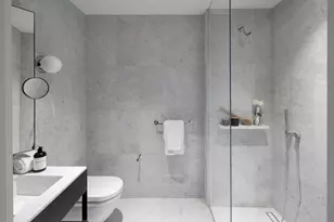 135 E 47th St, New York City, NY 10017 - Photo 3