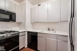 200 E 61st St, New York City, NY 10065 - Photo 5