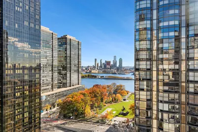 333 E 46th Street #9E, New York, NY 10017 - Photo 9