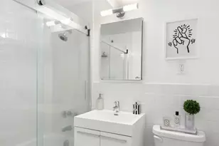 333 E 46th St, New York City, NY 10017 - Photo 5