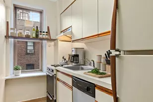 302 W 12th St, New York, NY 10014 - Photo 3