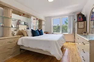 205 E 238th St, New York City, NY 10470 - Photo 11