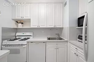 201 E 21st St, New York City, NY 10010 - Photo 3